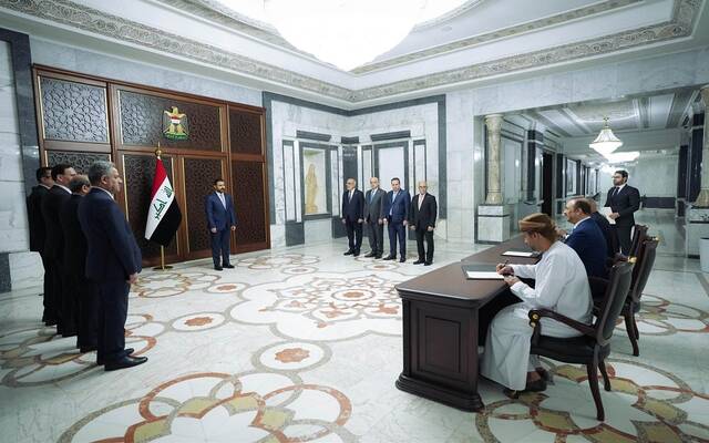 جانب من توقيع العقد