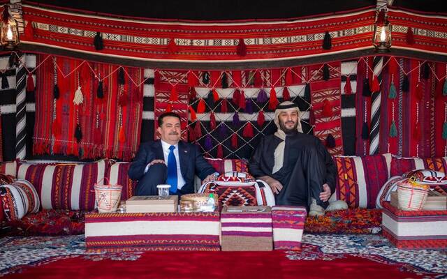 ولي العهد يلتقي رئيس الوزراء العراقي في المخيم الشتوي بالعلا