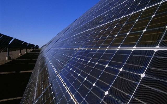 "إيه بي إم تيرمينالز" البحرينية تعتزم إطلاق مشروع طاقة شمسية بـ10ملايين دولار