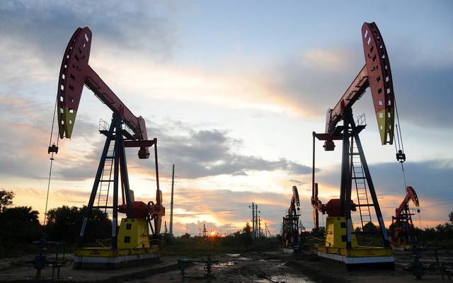 مخزونات النفط الأمريكية تتراجع بأكثر من التوقعات
