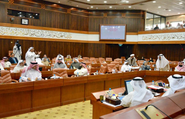 النواب البحريني يُلزم الحكومة بالضمان الصحي للأجانب