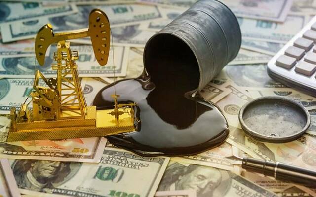 النفط يقفز 3% بعد قرار "أوبك+".. وخسائر الذهب تتجاوز 4 دولارات مع صعود الدولار