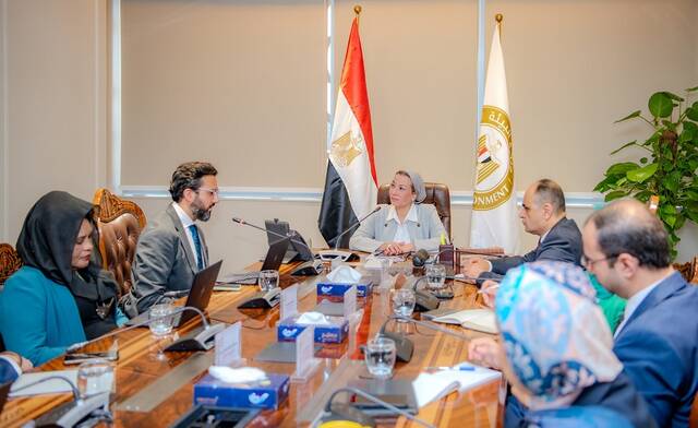 اجتماع ياسمين فؤاد وزيرة البيئة المصرية مع بعثة بنك التنمية الإفريقي