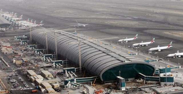 "مطارات دبي" تنفي تعليق جميع الرحلات من وإلى الإمارات