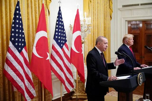 الرئيس التركي رجب طيب أردوغان مع نظيره الأمريكي دونالد ترامب