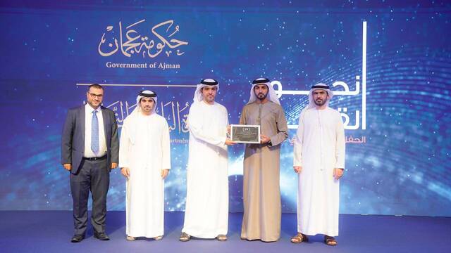 صورة من حصد بلدية عجمان جائزة عالمية عن أفضل مشروع تقارير مالية ذكية