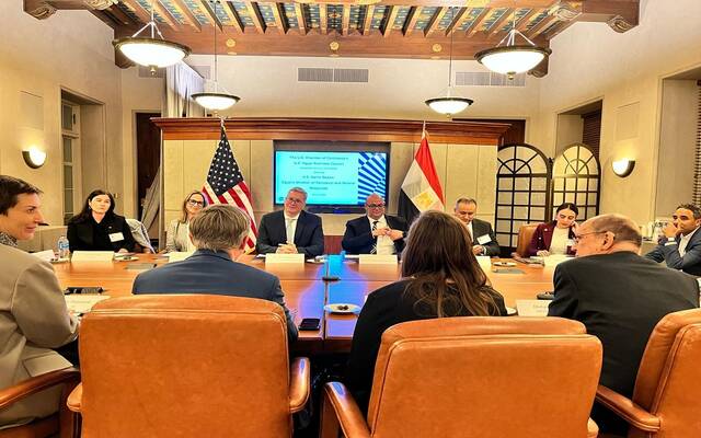 وزير البترول والثروة المعدنية المهندس كريم بدوي بمائدة حوار مستديرة التي نظمتها غرفة التجارة الأمريكية في مقرها بواشنطن