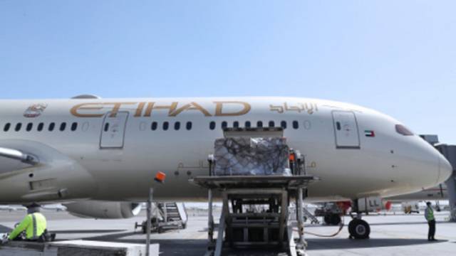 "الاتحاد للطيران": تشغيل رحلات الذهاب فقط للعائدين لديارهم حتى 15 مايو المقبل