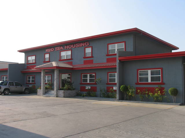 تكليف "دون سومنر" بمهام الرئيس التنفيذي لـ"البحر الأحمر" وإعفاء جوزيف فيكيولا