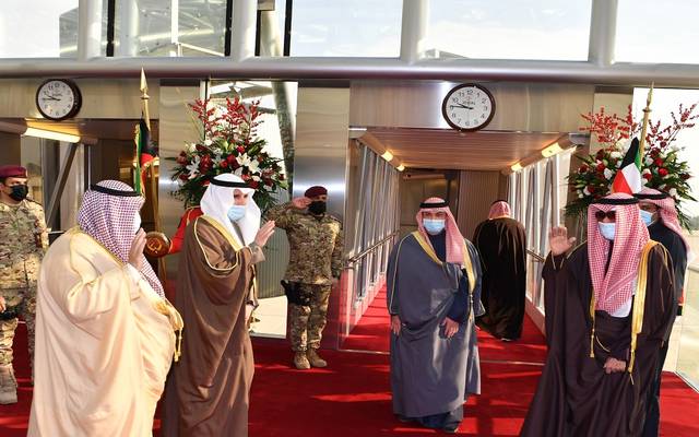 أمير الكويت يغادر السعودية للمشاركة بالقمة الخليجية