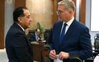رئيس الوزراء المصري مصطفى مدبولي مع وزير البترول كريم بدوي