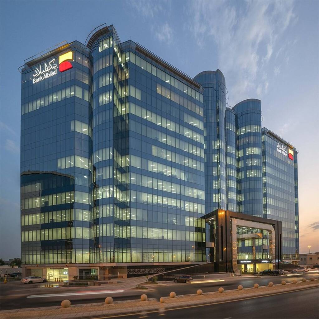 شركة أبحاث ترفع توصيتها لسهم بنك "البلاد" إلى زيادة المراكز