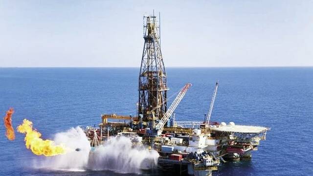 حقل بترول في خليج السويس