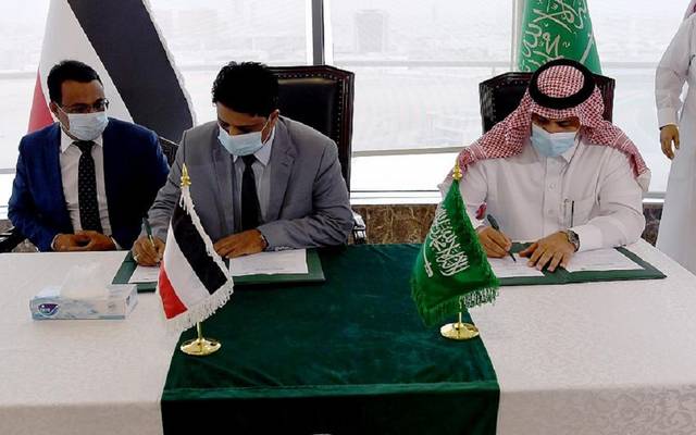السعودية توقع اتفاقية لتوريد مشتقات نفطية لليمن عبر منحة بقيمة 422 مليون دولار