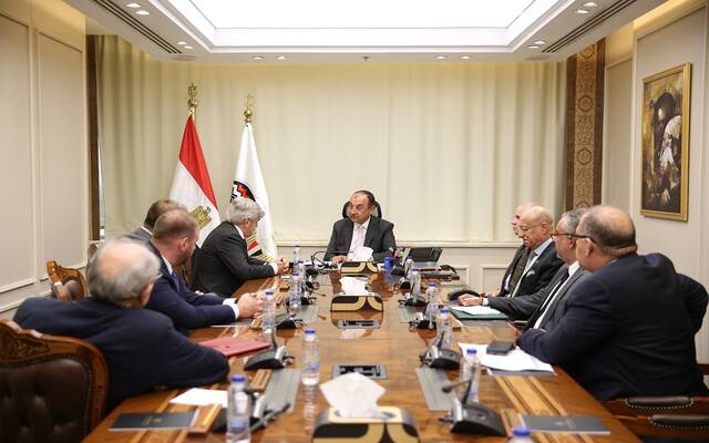 محمد شيمي وزير قطاع الأعمال العام و مع وفد من مجموعة "ماير تكنيمونت" الإيطالية