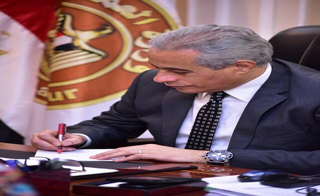 وزارة العمل: رفع الحد الأدنى لأجور الصحفيين والإداريين بمجلة العمل المصرية