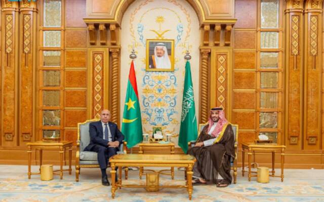 الأمير محمد بن سلمان بن عبدالعزيز آل سعود ولي العهد رئيس مجلس الوزراء والرئيس محمد ولد الشيخ الغزواني رئيس الجمهورية الإسلامية الموريتانية