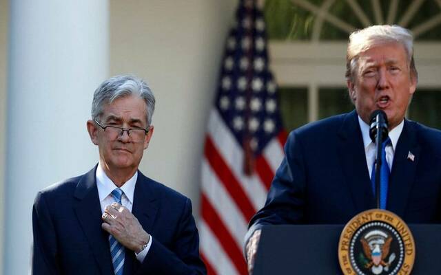 رئيس الفيدرالي الأمريكي يحذر: رسوم ترامب تهدد بارتفاع التضخم وتباطؤ النمو