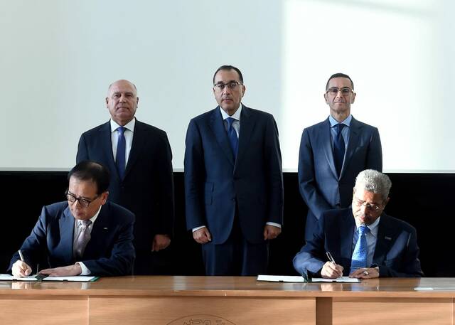 توقيع عقد الشراكة بين "العربي" وشارب الياباينة