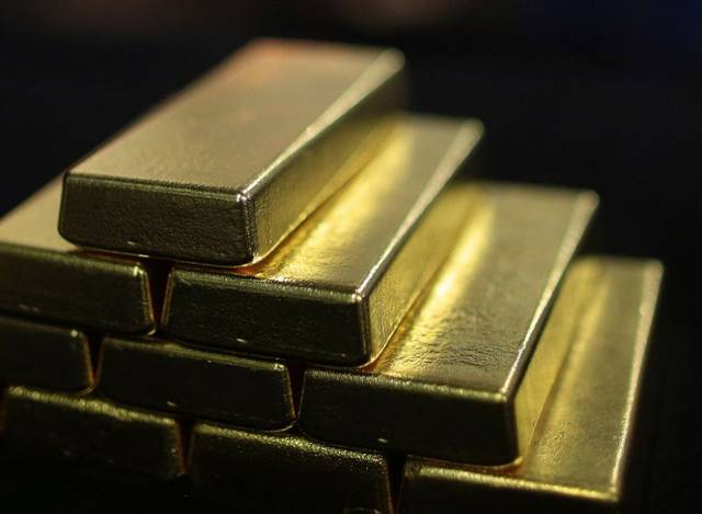 Gold falls on profit-booking, receding political risks