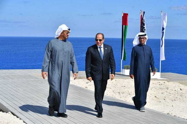 الرئيس السيسي والشيخ محمد بن زايد رئيس الإمارات في مشروع رأس الحكمة - أرشيفية