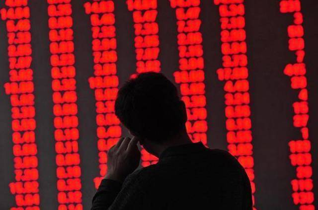 بعد رسوم الأراضي .."العقاري" يسجل أسواء أداء منذ 58 جلسة