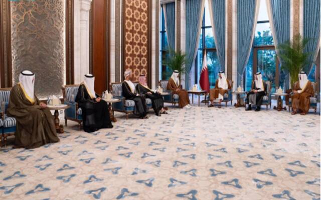 أمير قطر يستقبل وزراء خارجية دول الخليج وسط إدانات للعدوان الإيراني