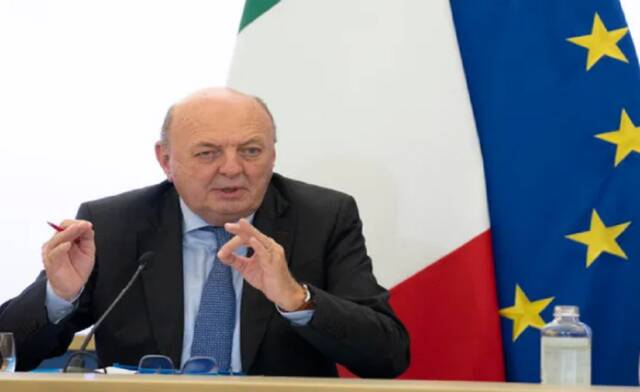 وزير البيئة وأمن الطاقة الإيطالي جيلبرتو بيكيتّو فراتين