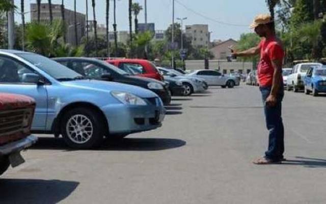 بكراسة موحدة تتضمن 16 شرطاً..مصر تبدأ تفعيل قانون تنظيم انتظار المركبات بالشوارع