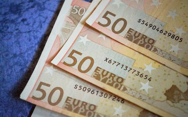 اليورو يتجاوز 1.16 دولار لأول مرة في عامين