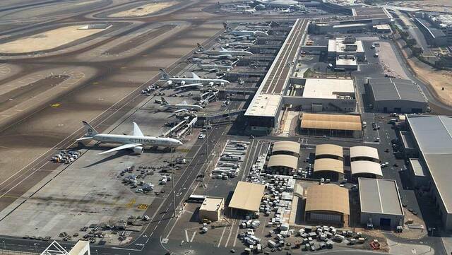 مطارات أبوظبي تستقبل 15.8 مليون مسافر خلال النصف الأول 2025