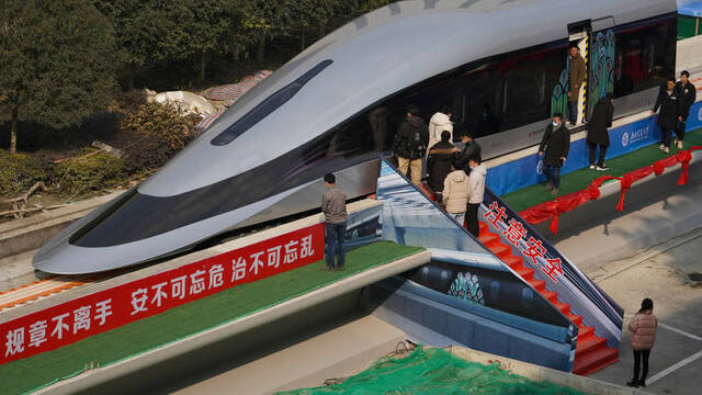 نمو رحلات النقل بالسكك الحديدية بالمناطق الحضرية في الصين بنحو 12% خلال مايو