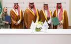 جانب من التوقيع