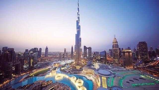 دبي تستقبل السياح الأجانب بعد توقف دام 3 أشهر بسبب كورونا