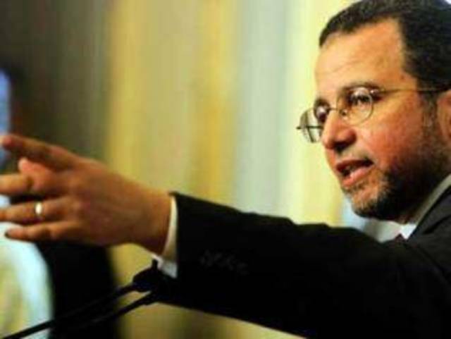 "قنديل" في رسالة تطمينية لمستثمري البورصة: مصر  ملتزمة بالقوانين السابقة ولا تغيير فى قواعد السوق