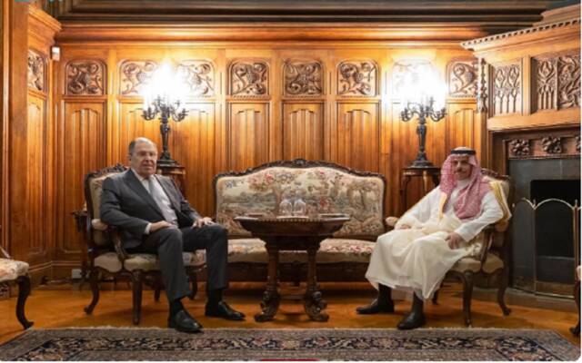 وزير الخارجية السعودي يبحث في موسكو تعزيز التعاون الثنائي مع نظيره الروسي