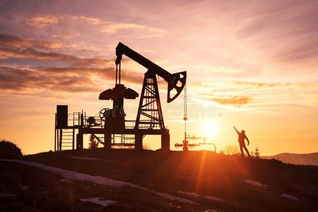 Oil prices edge up Friday amid China-US trade war