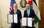 وزير الصناعة والتجارة والتموين المهندس يعرب القضاة و الممثل التجاري للولايات المتحدة، جيميسون جرير