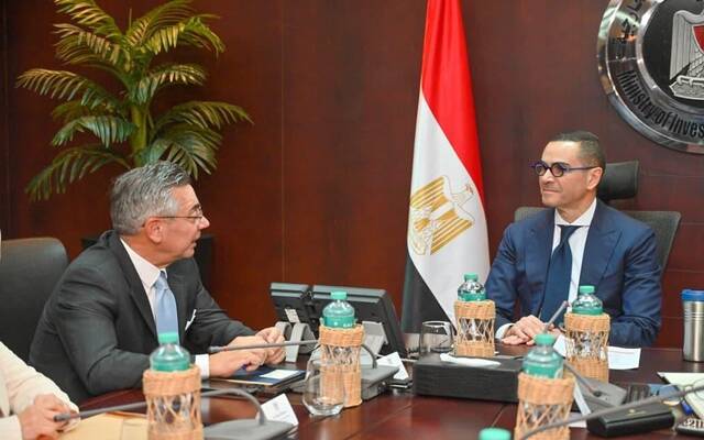 حسن الخطيب وزير الاستثمار والتجارة الخارجية المصري وبييترو باولو رامبينو المؤسس المشارك ورئيس مجلس إدارة غرفة التجارة الإيطالية العربية المشتركة