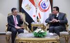 خالد عبد الغفار، وزير الصحة والسكان، مع السفير الياباني لدى مصر، أوكا هيروشيك