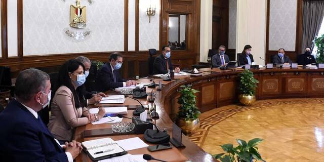 رئيس الوزراء المصري يوجه بوضع استراتيجية للتعافي من تداعيات الأزمة العالمية