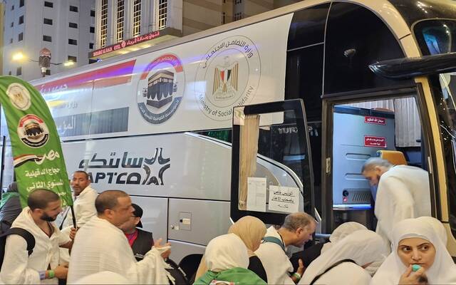 نجاح تصعيد حجاج الجمعيات الأهلية إلى عرفات