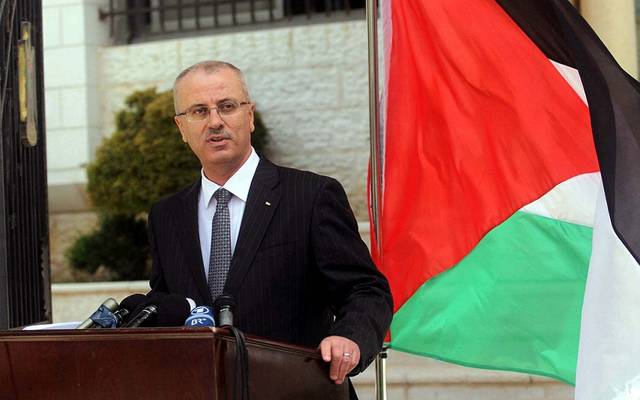 الوزراء الفلسطيني يجمد قرار إحالة 6 آلاف موظف للتقاعد المبكر