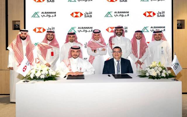 على هامش توقيع الاتفاقية بين البنك "الأول" و"البواني"