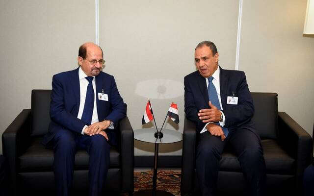 بدر عبد العاطي وزير الخارجية والهجرة وشئون المصريين بالخارج مع الدكتور شائع محسن الزنداني وزير الخارجية وشئون المغتربين بالجمهورية اليمنية