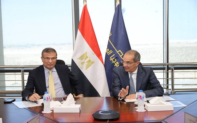 الزراعة والاتصالات المصرية تبحثان تطورات مشروع المساعد الذكي للفلاح "هدهد"