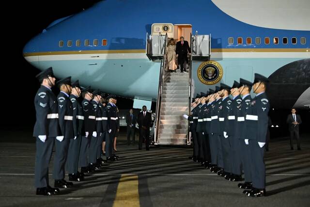 طائرة ترامب تنجو من اصطدام عنيف مع رحلة ركاب