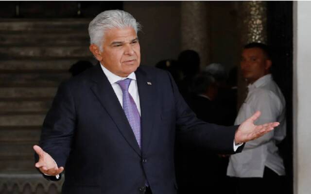 الرئيس البنمي خوسيه راوول مولينو
