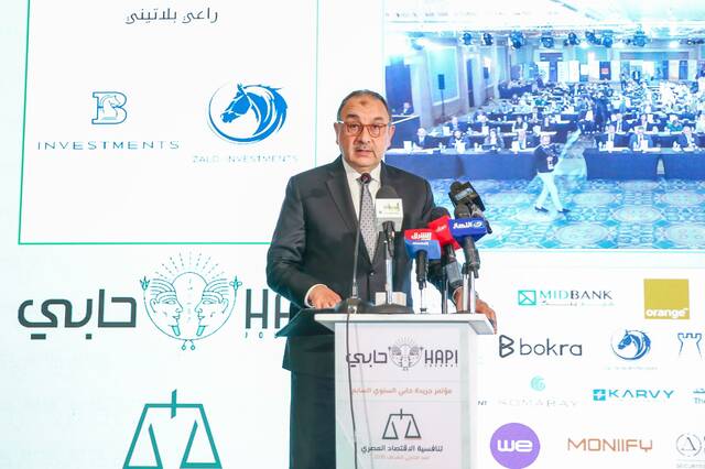 وزير: نمو إيرادات شركات قطاع الأعمال 20% في عام واحد