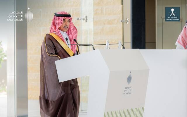 وزير الإعلام، سلمان الدوسري، خلال المؤتمر الصحفي الحكومي